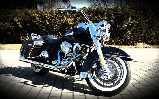 Gebrauchtmotorrad Harley-Davidson Road King Classic FLHRC - Bild 2