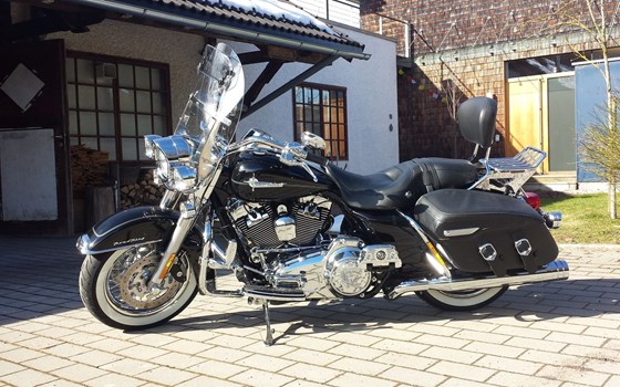 Gebrauchtmotorrad Harley-Davidson Road King Classic FLHRC - Bild 5