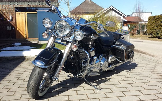 Gebrauchtmotorrad Harley-Davidson Road King Classic FLHRC - Bild 8