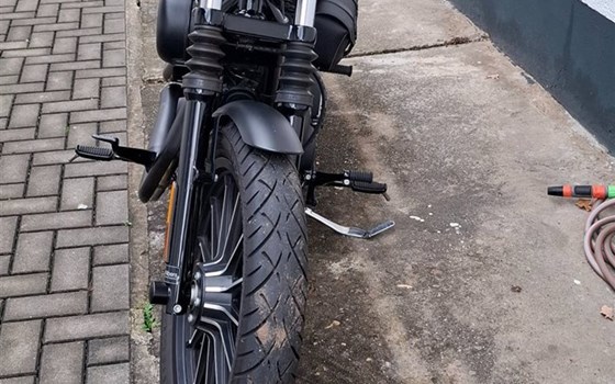 Gebrauchtmotorrad Harley-Davidson Sportster XL 883 N Iron - Bild 12