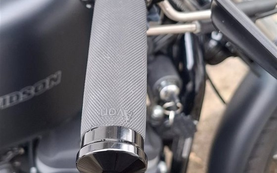 Gebrauchtmotorrad Harley-Davidson Sportster XL 883 N Iron - Bild 8