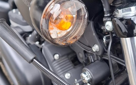 Gebrauchtmotorrad Harley-Davidson Sportster XL 883 N Iron - Bild 9