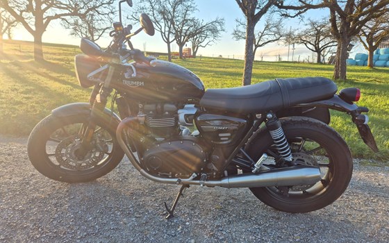 Motorrad Occasion Triumph Street Twin - Bild 1