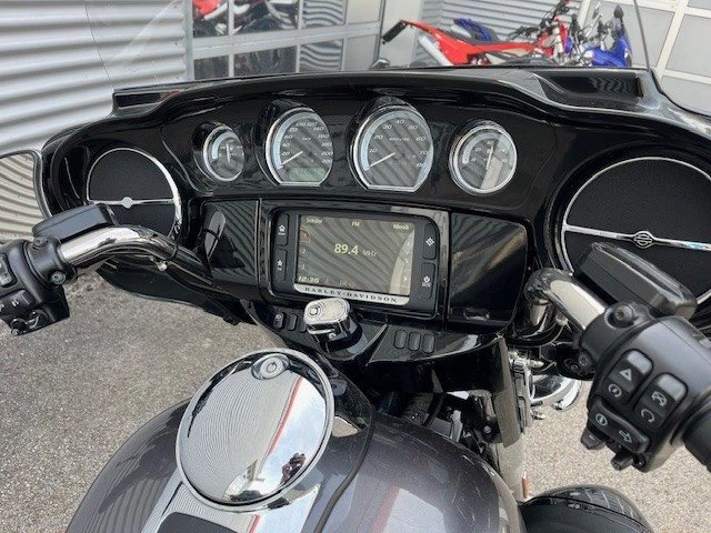 Harley-Davidson FLHTK Electra Glide Ultra Limited (Charcoal Pearl/Vivid Black) - Bild 11