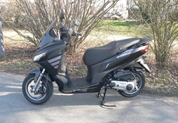 Neumotorrad Aprilia SXR 50