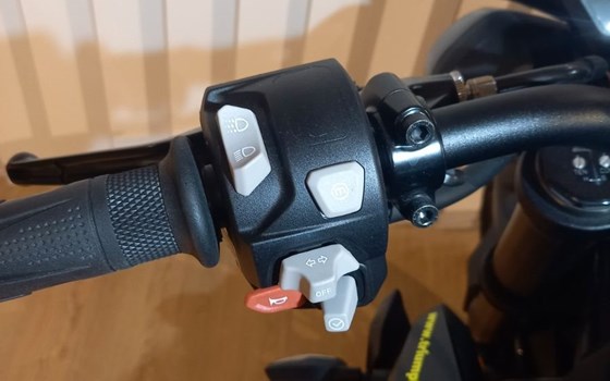 Gebrauchtmotorrad Triumph Street Triple RS - Bild 11