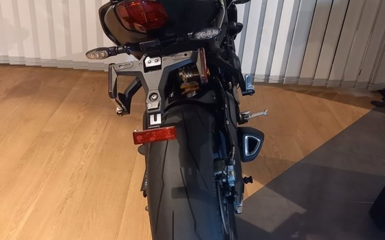 Gebrauchtmotorrad Triumph Street Triple RS - Bild 4