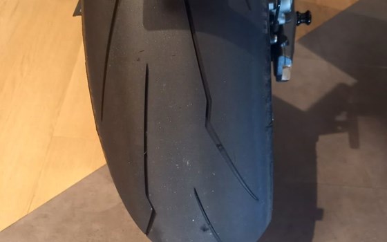 Gebrauchtmotorrad Triumph Street Triple RS - Bild 8