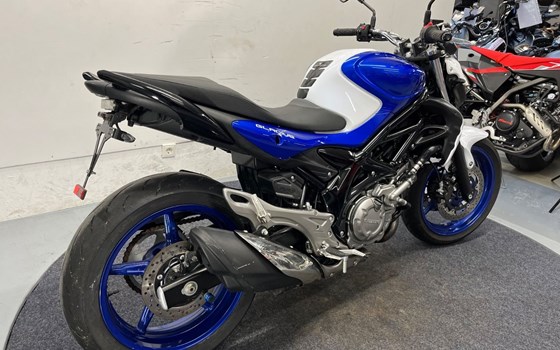Gebrauchtmotorrad Suzuki SFV 650 Gladius - Bild 5