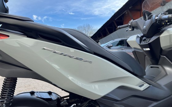 Gebrauchtmotorrad Honda Forza 125 - Bild 4