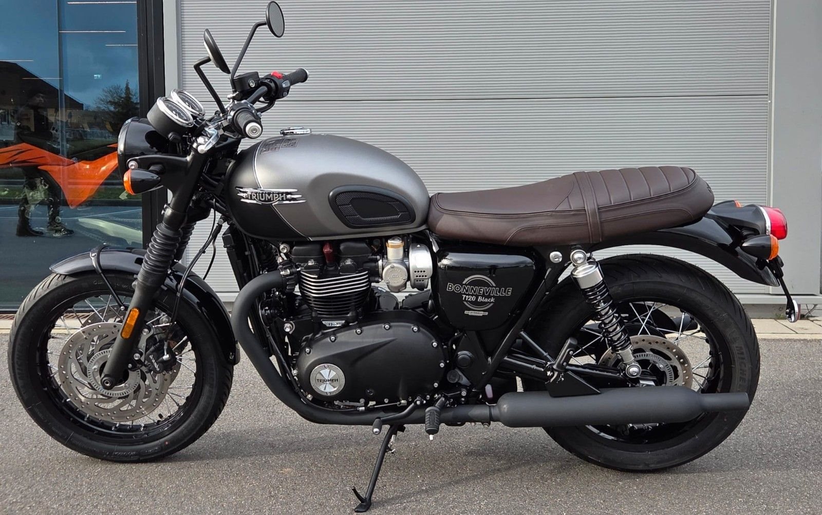 Triumph Bonneville T120 Black