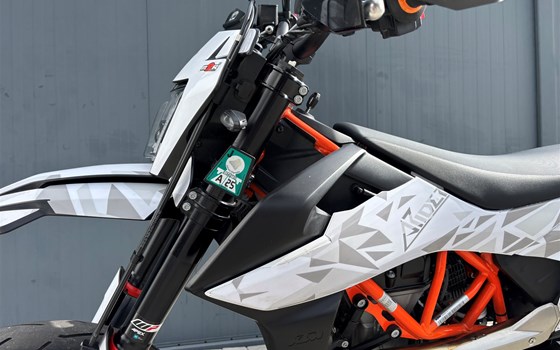 Gebrauchtmotorrad KTM 690 SMC R - Bild 5