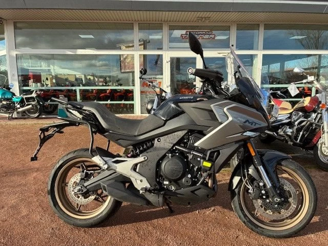 CFMOTO 700MT