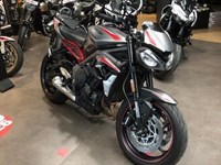 Gebrauchtmotorrad Triumph Street Triple R
