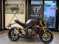 Gebrauchtmotorrad Triumph Speed Triple 1200 RS
