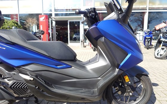 Gebrauchtmotorrad Honda Forza 125 - Bild 3