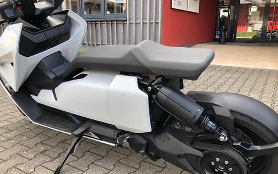 Gebrauchtmotorrad BMW CE 04 - Bild 3