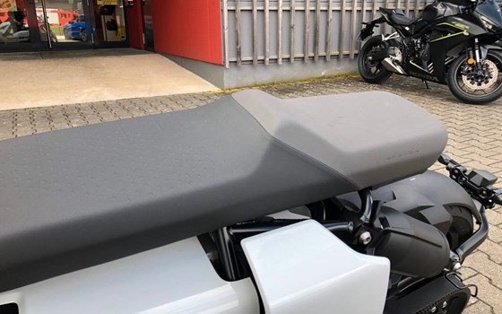 Gebrauchtmotorrad BMW CE 04 - Bild 6