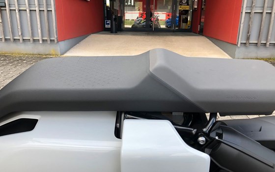 Gebrauchtmotorrad BMW CE 04 - Bild 7