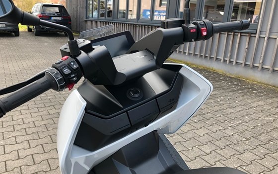 Gebrauchtmotorrad BMW CE 04 - Bild 8