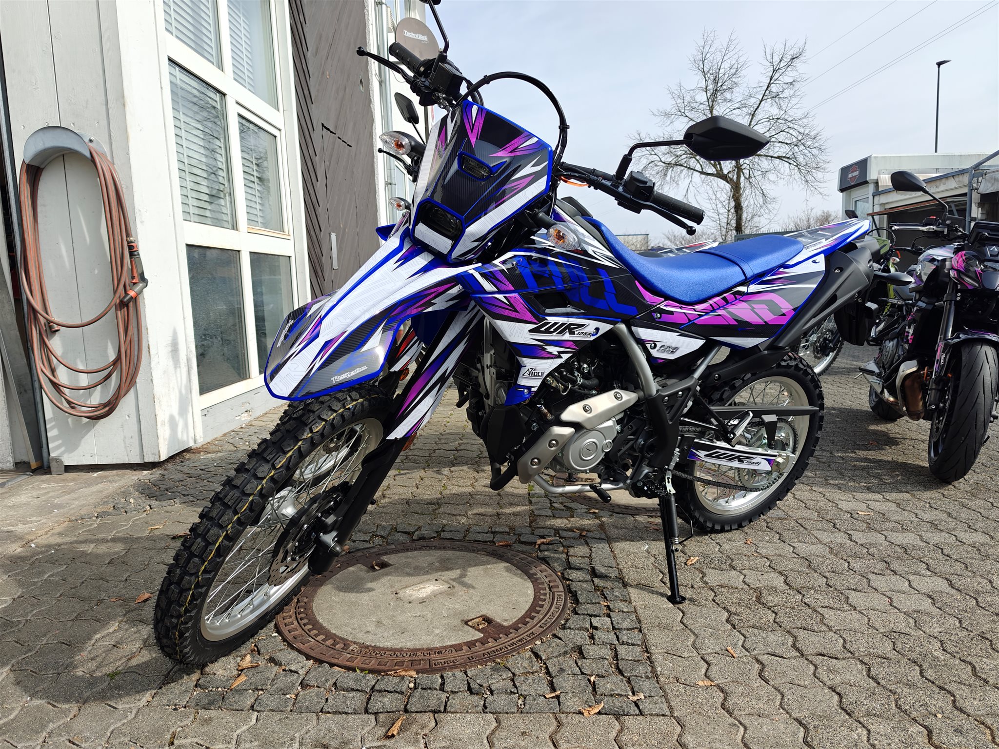 Yamaha WR125R Purple-Blue Edition