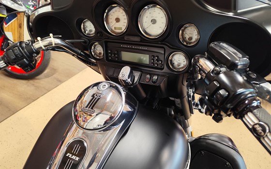 Gebrauchtmotorrad Harley-Davidson Street Glide FLHX - Bild 12