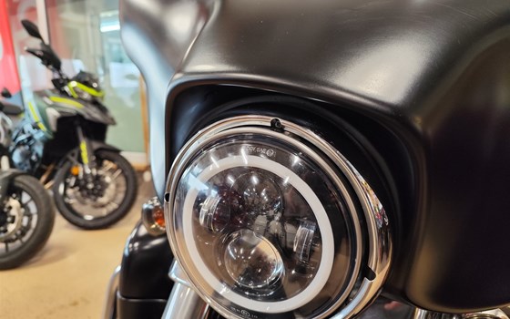 Gebrauchtmotorrad Harley-Davidson Street Glide FLHX - Bild 14