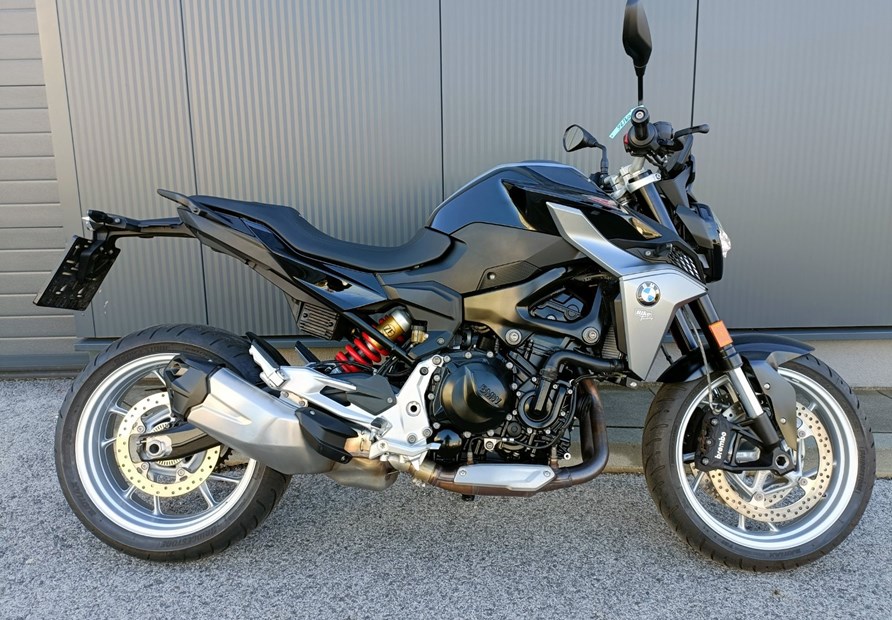 BMW F 900 R (black-storm metallic)