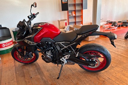 Suzuki GSX-8S