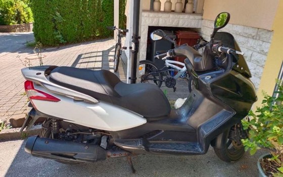 Gebrauchtmotorrad Kymco Downtown 300i - Bild 6