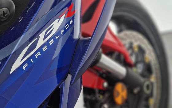 Gebrauchtmotorrad Honda CBR1000RR Fireblade - Bild 4