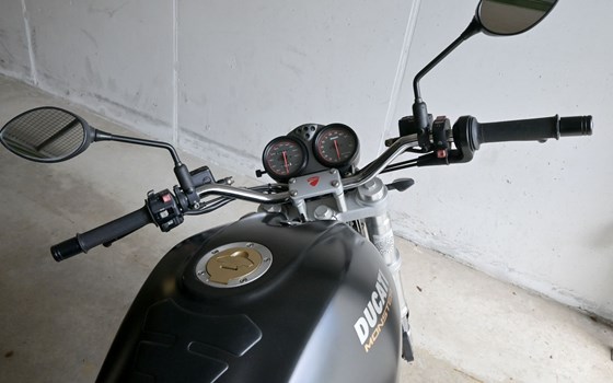 Gebrauchtmotorrad Ducati Monster 600 Dark - Bild 7