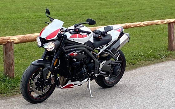 Gebrauchtmotorrad Triumph Speed Triple 1050 - Bild 1
