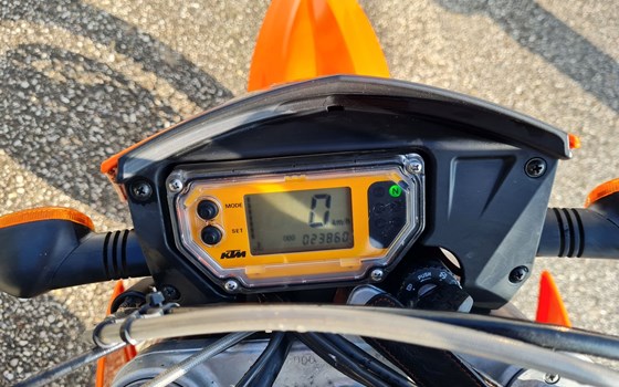 Gebrauchtmotorrad KTM 640 LC4 Supermoto - Bild 3