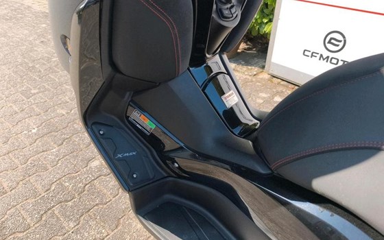 Gebrauchtmotorrad Yamaha XMAX 300 Tech MAX - Bild 9