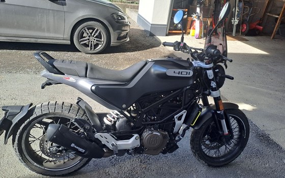 Gebrauchtmotorrad Husqvarna Svartpilen 401 - Bild 4