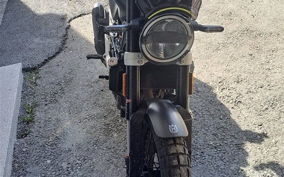 Gebrauchtmotorrad Husqvarna Svartpilen 401 - Bild 5