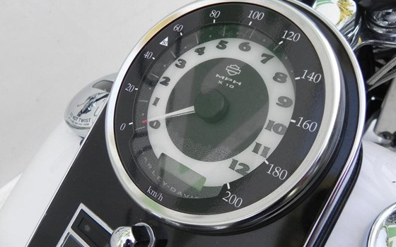 Gebrauchtmotorrad Harley-Davidson Softail Deluxe FLSTN - Bild 3