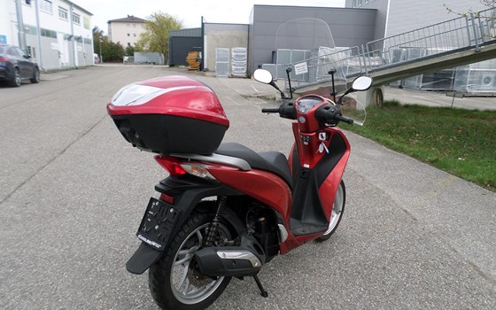 Gebrauchtmotorrad Honda SH150i - Bild 3