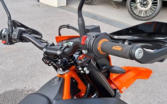 Gebrauchtmotorrad KTM 690 SMC R - Bild 12