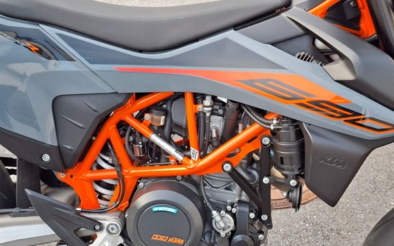 Gebrauchtmotorrad KTM 690 SMC R - Bild 4