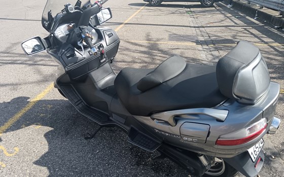 Motorrad Occasion Suzuki Burgman 650 Executive - Bild 4