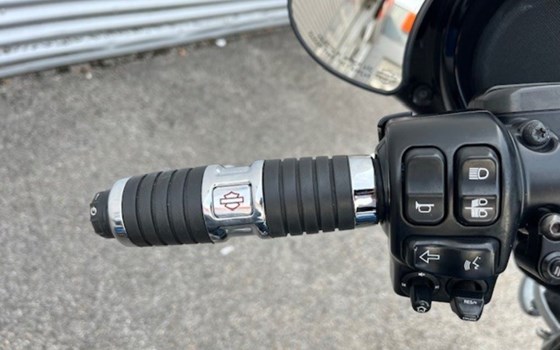 Gebrauchtmotorrad Harley-Davidson Street Glide FLHX - Bild 13