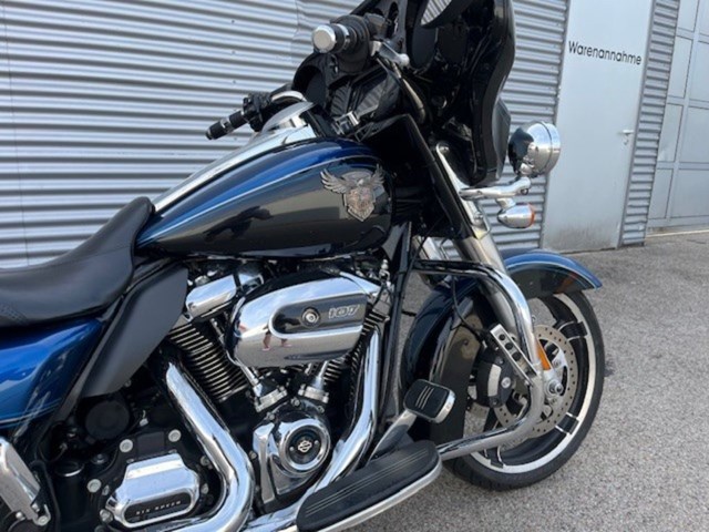 Harley-Davidson Street Glide FLHX (blau) - Bild 4