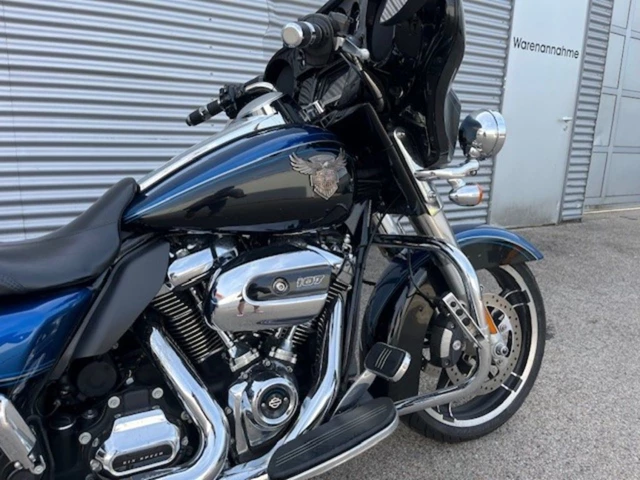 Harley-Davidson Street Glide FLHX (blau) - Bild 4