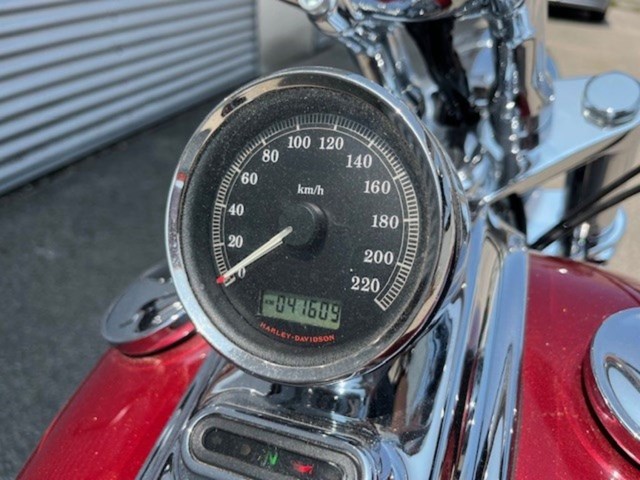 Harley-Davidson Softtail Rocker C FXCWC (rot) - Bild 11