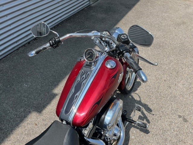 Harley-Davidson Softtail Rocker C FXCWC (rot) - Bild 5