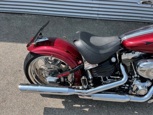 Harley-Davidson Softtail Rocker C FXCWC (rot) - Bild 6