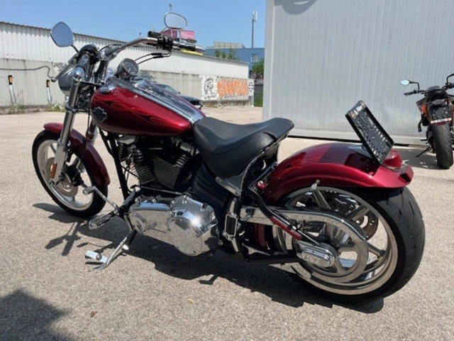 Harley-Davidson Softtail Rocker C FXCWC (rot) - Bild 9