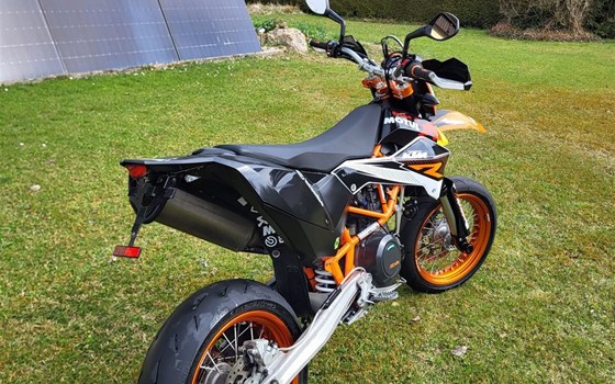 Gebrauchtmotorrad KTM 690 SMC R - Bild 2
